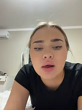 Snapshot of MonicaWestt chatting on 04.06.26 MonicaWestt online show from 04.06.26