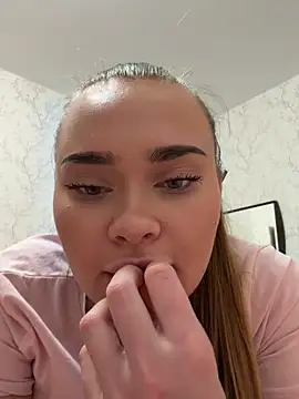 Snapshot of MonicaWestt chatting on 04.13.26 MonicaWestt online show from 04.13.26