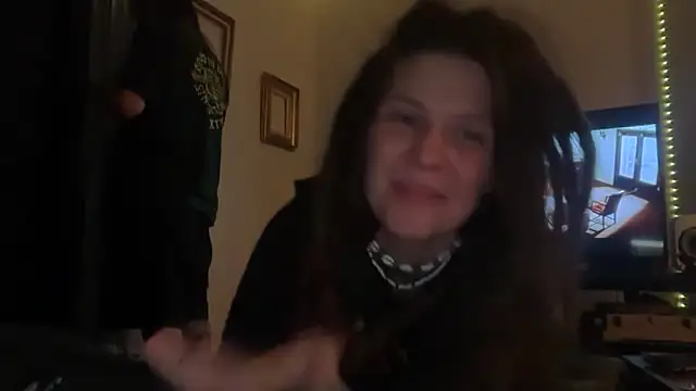 Snapshot of TheMoonNTheSun chatting on 06.11.26 TheMoonNTheSun online show from 06.11.26