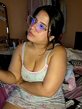 Snapshot of Katlovers chatting on 03.27.26 Katlovers online show from 03.27.26