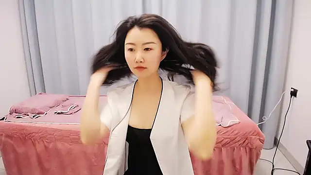 Snapshot of anne2026 chatting on 04.01.26 anne2026 online show from 04.01.26