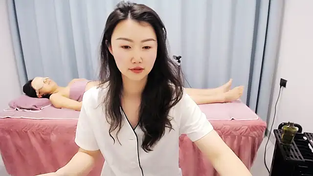 Snapshot of anne2026 chatting on 04.08.26 anne2026 online show from 04.08.26