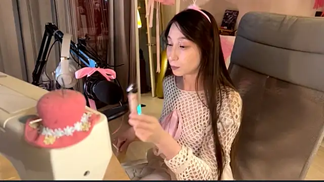 Snapshot of karinasun chatting on 02.25.26 karinasun online show from 02.25.26