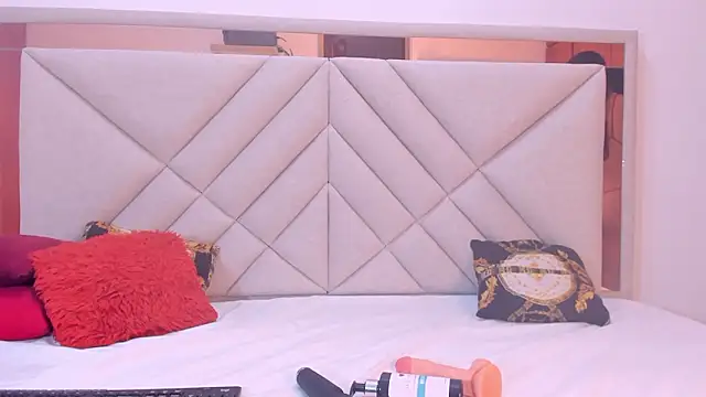 Snapshot of AmberQueen1 chatting on 02.21.26 AmberQueen1 online show from 02.21.26