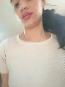 Snapshot of cynliu chatting on 04.27.26 cynliu online show from 04.27.26