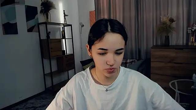 Snapshot of AvantgardAlone chatting on 02.08.26 AvantgardAlone online show from 02.08.26