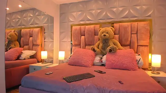 Paris Velvet online show from 02.02.26