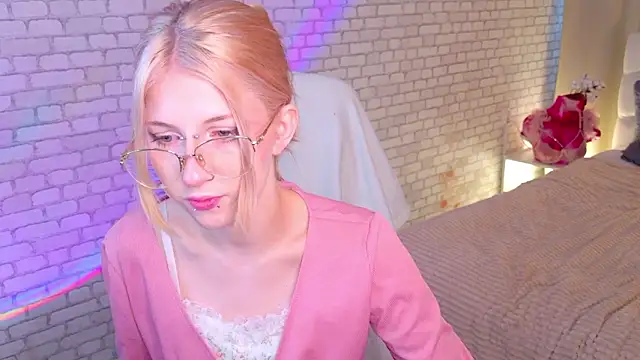 Snapshot of alicedews chatting on 02.22.26 alicedews online show from 02.22.26