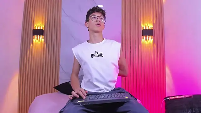 Snapshot of Christopher_Hunter chatting on 02.24.26 Christopher Hunter online show from 02.24.26