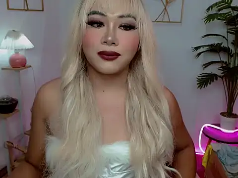 Serenity Mooree online show from 03.27.26