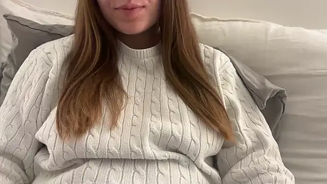 Snapshot of Lucyschickt chatting on 02.13.26 Lucyschickt online show from 02.13.26