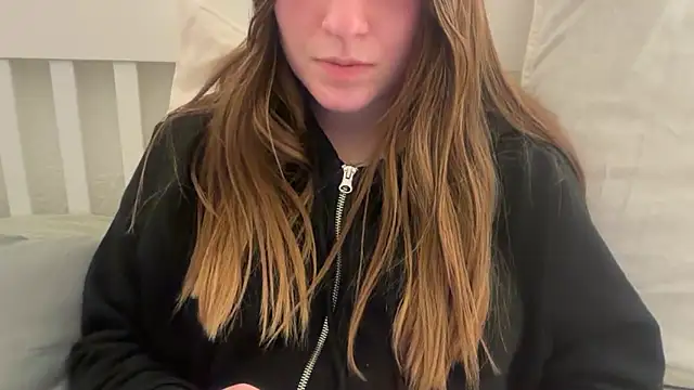 Snapshot of Lucyschickt chatting on 02.15.26 Lucyschickt online show from 02.15.26