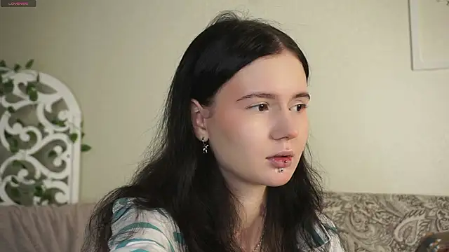 Snapshot of Glow_hollow chatting on 02.13.26 Glow hollow online show from 02.13.26