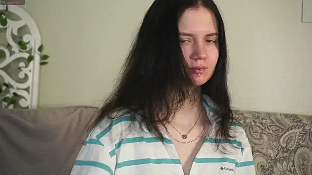 Snapshot of Glow_hollow chatting on 02.15.26 Glow hollow online show from 02.15.26