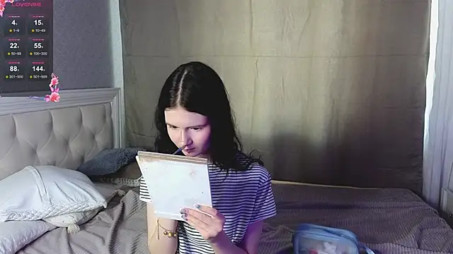 Snapshot of Glow_hollow chatting on 02.22.26 Glow hollow online show from 02.22.26