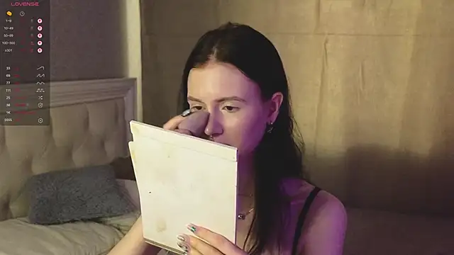 Snapshot of Glow_hollow chatting on 02.25.26 Glow hollow online show from 02.25.26