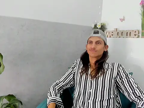 Snapshot of Noha-Smith chatting on 02.01.26 Noha-Smith online show from 02.01.26