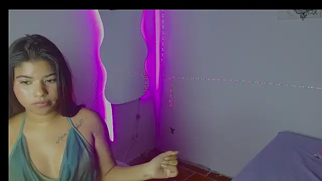 Snapshot of Charlothe_18 chatting on 02.15.26 Charlothe 18 online show from 02.15.26