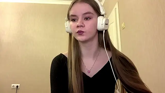 Snapshot of AgnesShy_ chatting on 02.21.26 AgnesShy online show from 02.21.26