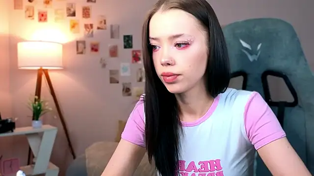 Snapshot of Vexnexe chatting on 02.08.26 Vexnexe online show from 02.08.26