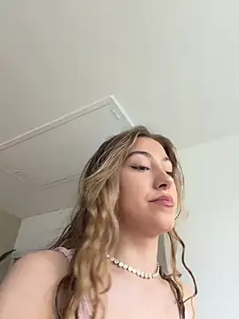 Snapshot of romyxxs chatting on 05.14.26 romyxxs online show from 05.14.26