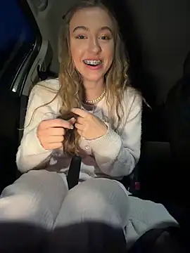 Snapshot of romyxxs chatting on 05.15.26 romyxxs online show from 05.15.26
