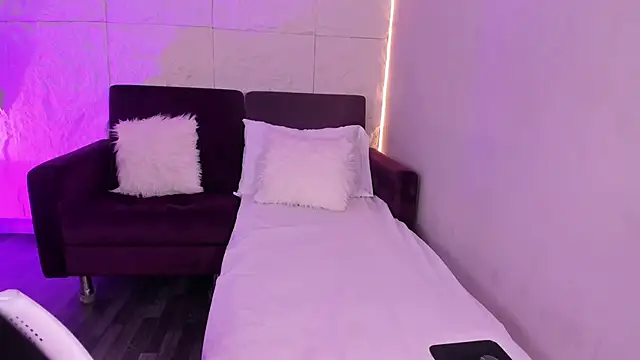 Snapshot of Yalezka_ chatting on 02.16.26 Yalezka online show from 02.16.26