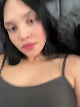 Malory Saenzz online show from 05.05.26