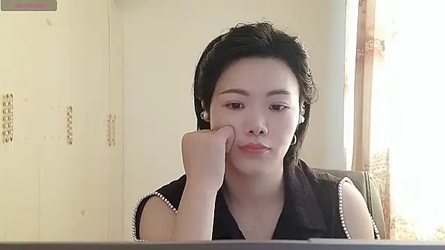 Snapshot of Nikishine chatting on 06.18.26 Nikishine online show from 06.18.26