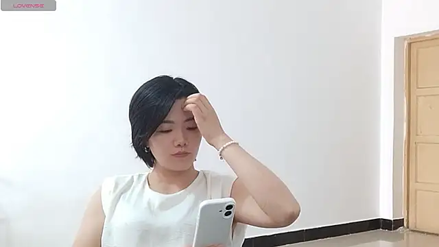 Snapshot of Nikishine chatting on 06.28.26 Nikishine online show from 06.28.26