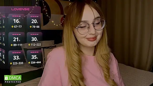 Snapshot of AdeLuna chatting on 02.07.26 AdeLuna online show from 02.07.26