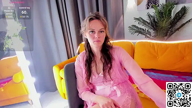 Snapshot of agatha_roose chatting on 05.16.26 agatha roose online show from 05.16.26