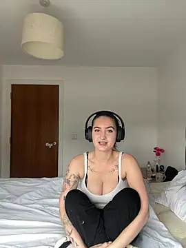 Snapshot of trinitysecretzx chatting on 02.05.26 trinitysecretzx online show from 02.05.26