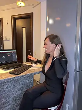 DivineAmely online show from 04.06.26