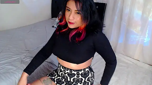 Snapshot of laury_moon chatting on 02.10.26 laury moon online show from 02.10.26