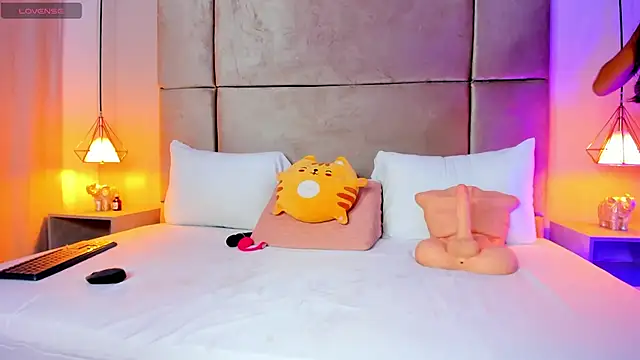 Snapshot of Zafiro11_ chatting on 02.23.26 Zafiro11 online show from 02.23.26