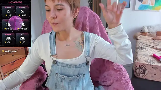 Snapshot of sunflowerr_ chatting on 02.25.26 sunflowerr online show from 02.25.26