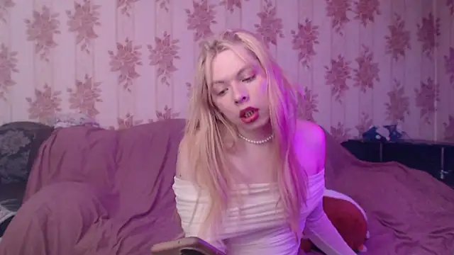 Snapshot of Cutie_Bambi chatting on 02.10.26 Cutie Bambi online show from 02.10.26