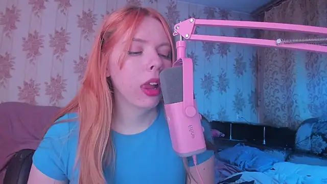 Snapshot of Cutie_Bambi chatting on 04.25.26 Cutie Bambi online show from 04.25.26