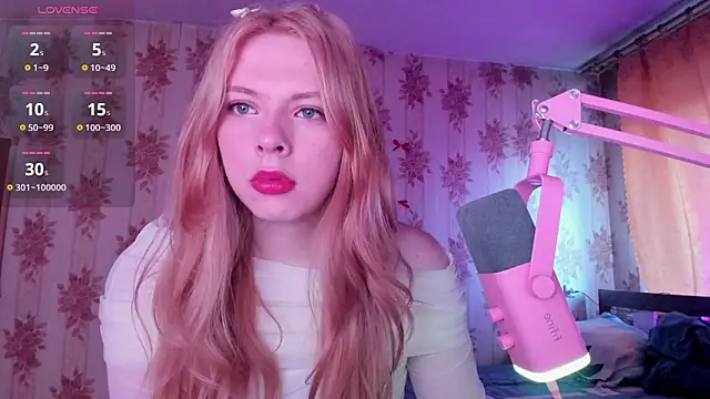 Snapshot of Cutie_Bambi chatting on 06.26.26 Cutie Bambi online show from 06.26.26