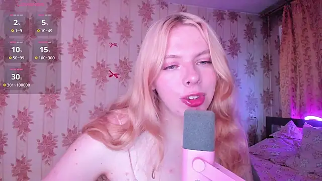 Snapshot of Cutie_Bambi chatting on 07.28.26 Cutie Bambi online show from 07.28.26