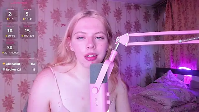 Snapshot of Cutie_Bambi chatting on 07.28.26 Cutie Bambi online show from 07.28.26