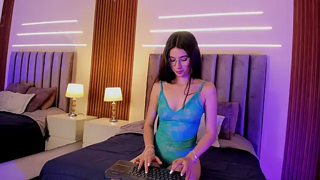 LilyHartt online show from 04.15.26