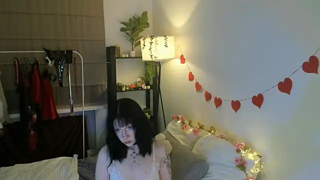 Snapshot of AuraShift chatting on 02.28.26 AuraShift online show from 02.28.26