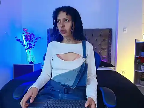 Snapshot of HannahBlue_ chatting on 02.23.26 HannahBlue online show from 02.23.26