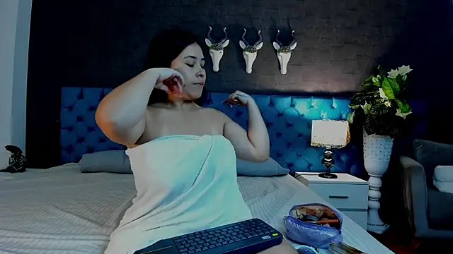 LunnaMoretti online show from 04.01.26