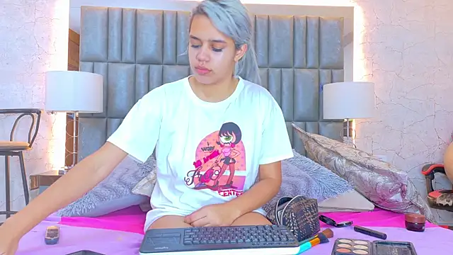 AlanaHouston online show from 04.10.26