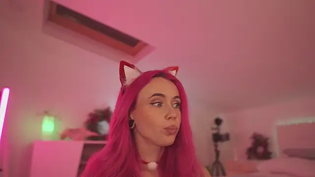 Sarah Pink online show from 12.25.24