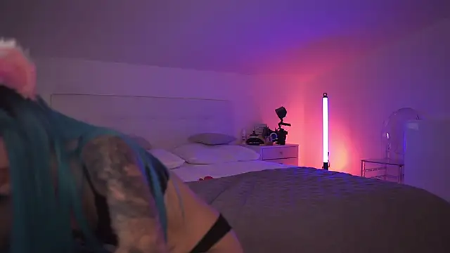 Sarah Pink online show from 03.21.25