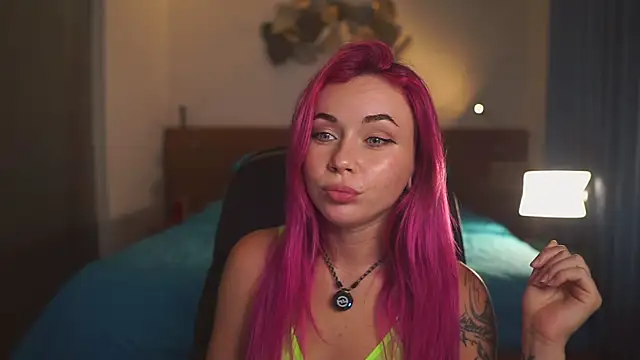 Sarah Pink online show from 03.05.26